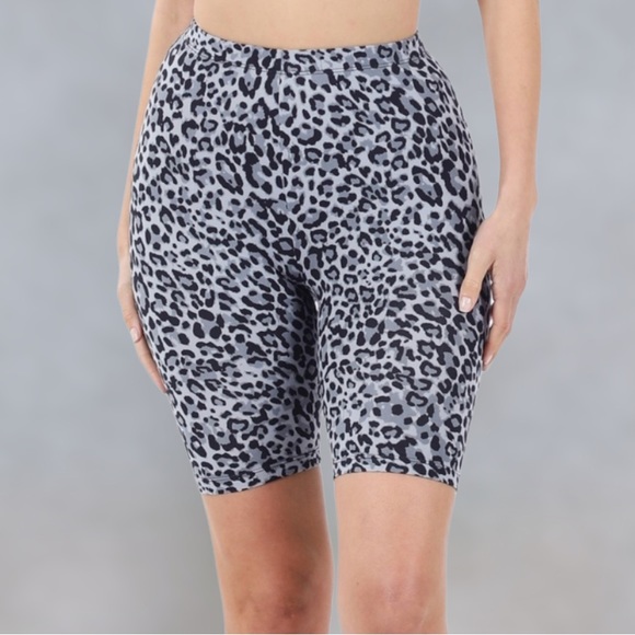 NEW! Super soft grey leopard print bike shorts size XL - NWT - Picture 1 of 3